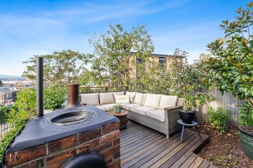 Timeless Elegance with City Views, Wi-Fi & Parking