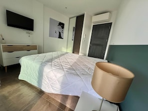1 chambre, chambres insonorisées, fer et planche à repasser