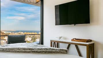 2 bedrooms, iron/ironing board, WiFi (free), bed sheets