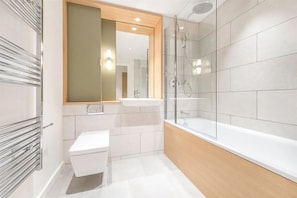 Apartment | Badezimmer | Dusche, Handtücher