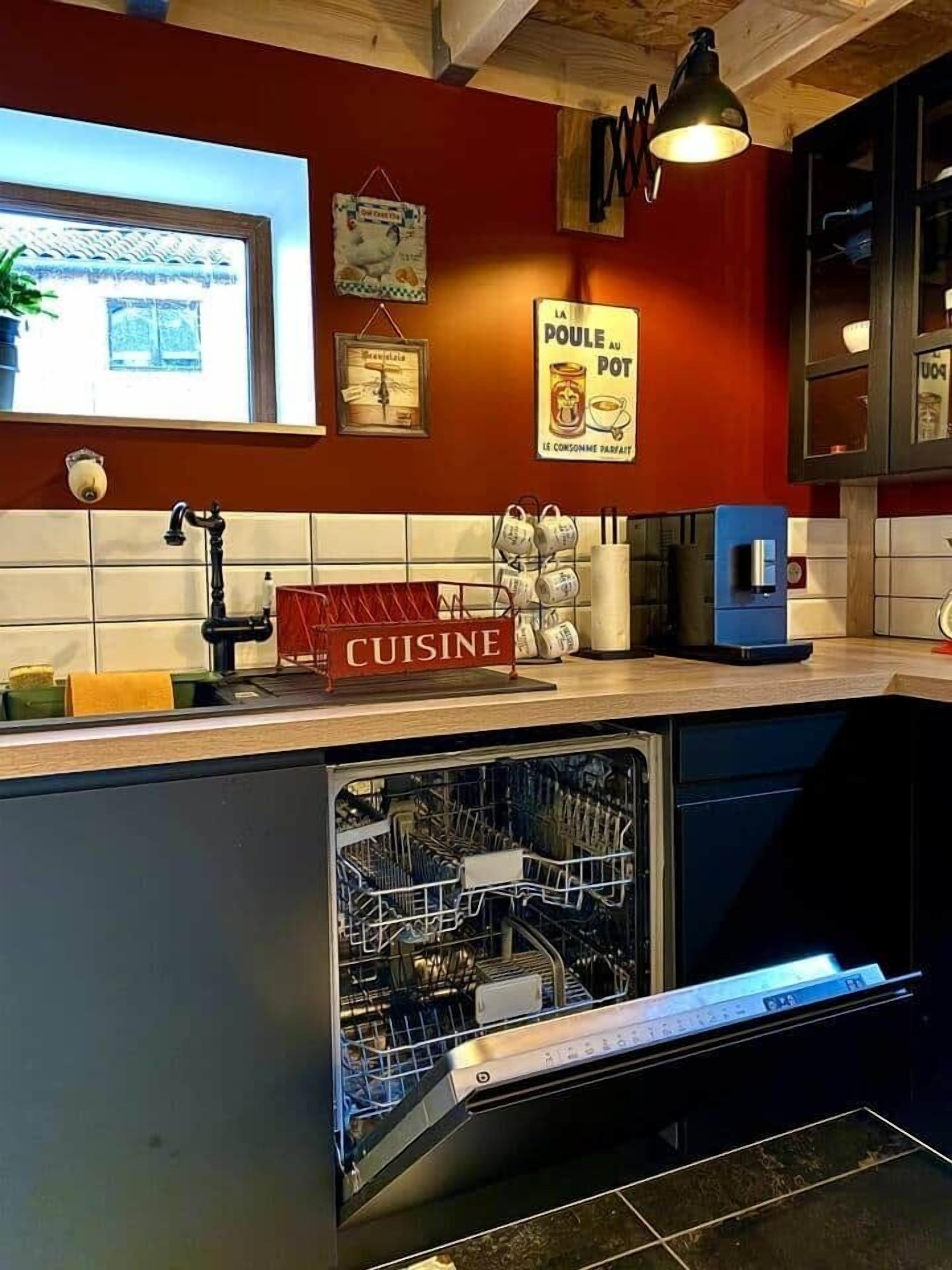 Kühlschrank, Mikrowelle, Ofen, Geschirrspüler