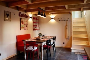 Dining - Un P'tit Bouchon Dans le Beaujolais , le Cadre Parfait Pour se Reposer ! (Cercié)