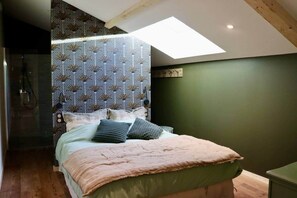 1 habitación, tabla de planchar con plancha, wifi y ropa de cama 