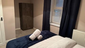 3 dormitoris, planxa i posts de planxar, wifi gratuïta i roba de llit