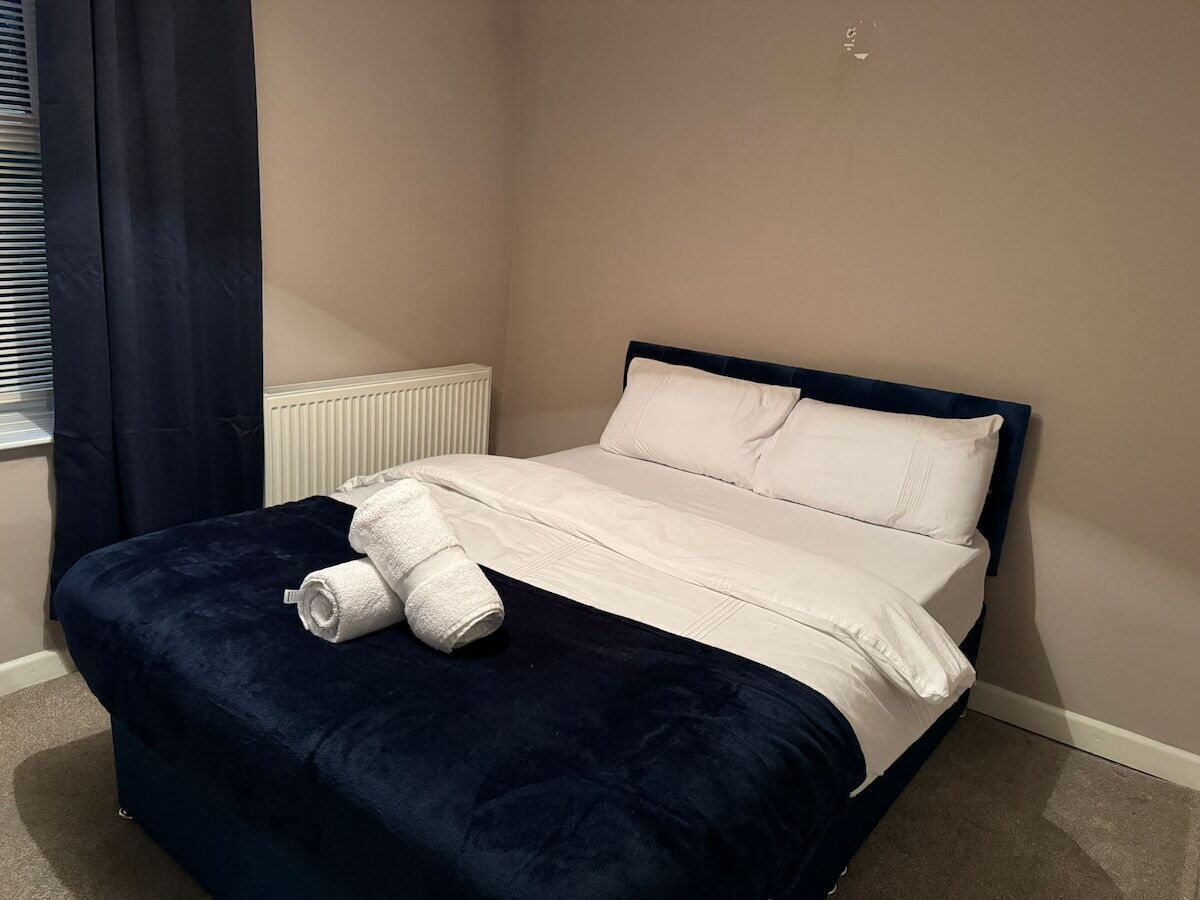 3 bedrooms, iron/ironing board, free WiFi, bed sheets