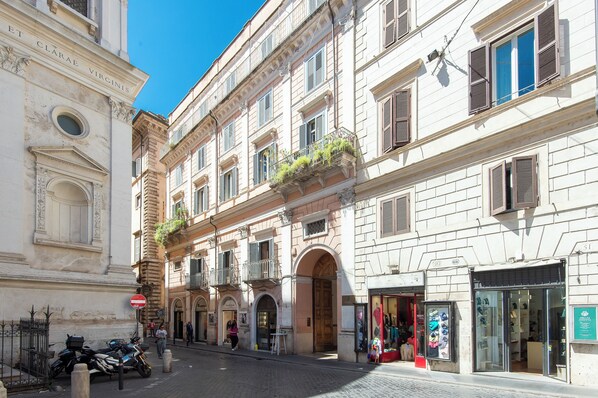 Exterior - THE GREAT BEAUTY (Roma)