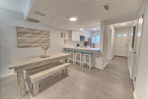 Dining - Stunningly Remodeled 2-Bedroom Townhouse Across the Street From the Beach! (Panama City Beach)