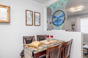 Luokittelematon kuva, 5 kautta 36, painike