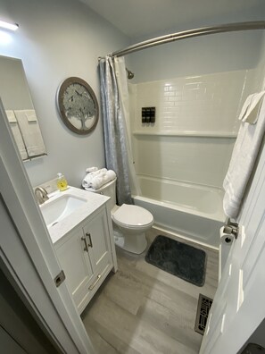 Hair dryer, towels, soap, shampoo - Unique Interactive LED Sand Art - Nintendo - Large Parking Area - EV Charger (Lincolnton)