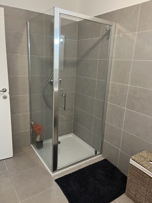 Shower, hair dryer, towels, soap - Porto Vecchio Sam (PORTO VECCHIO)