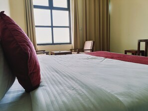 4 Schlafzimmer, Bügeleisen/Bügelbrett, Bettwäsche