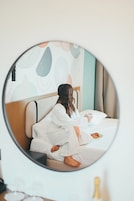 Escritorio, wifi gratis y ropa de cama