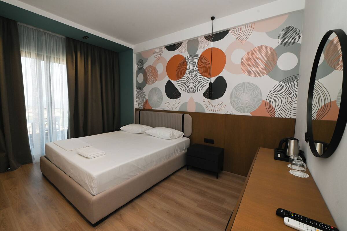 Double Room, Balcony, Sea View | Desk, WiFi (free), bed sheets