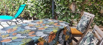 Mazet Avec Grande Terrasse et Jardin vue Mer, Animaux Acceptés. Piscine, Tennis