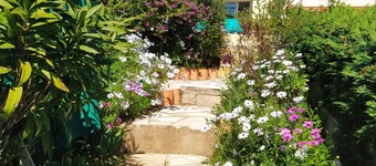 Mazet Avec Grande Terrasse et Jardin vue Mer, Animaux Acceptés. Piscine, Tennis