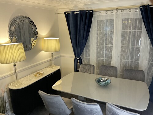 Stunning 4-bed House in Rochester