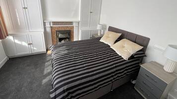 4 bedrooms, iron/ironing board, free WiFi, bed sheets