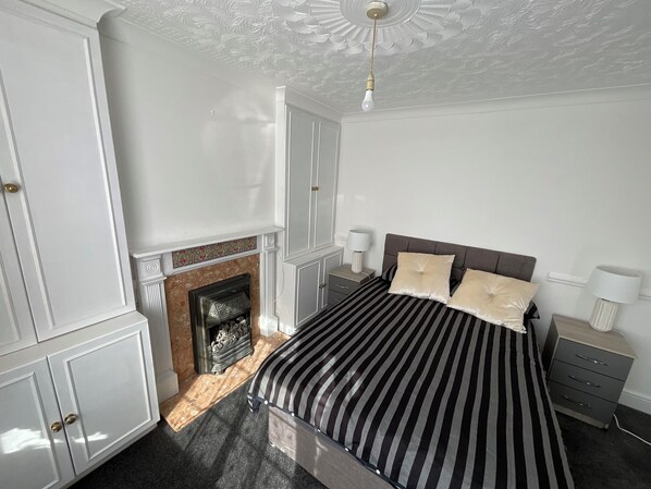 House | 4 bedrooms, iron/ironing board, free WiFi, bed sheets