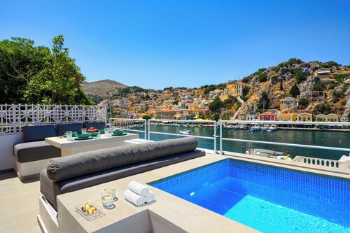 Annikas Ground floor - Port View Apartment with sea view