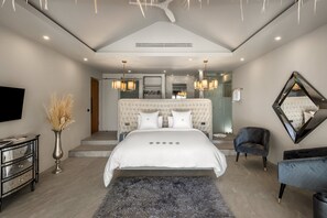 8 slaapkamers, een kluis op de kamer, een strijkplank/strijkijzer