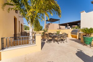 تناول الطعام بال�خارج