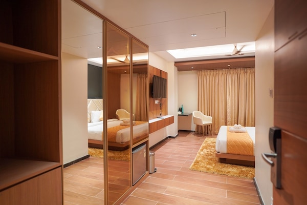 Comfort-Zimmer | Hochwertige Bettwaren, Schreibtisch, schallisolierte Zimmer