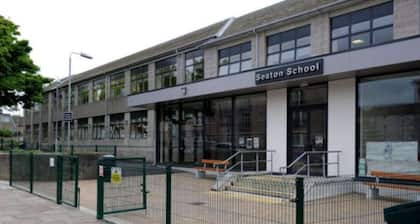 2 Bed Flat - Sleeps 4 - Parking - Wifi