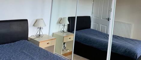 2 bedrooms, iron/ironing board, free WiFi, bed sheets