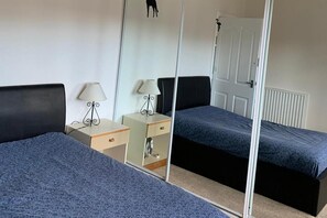 2 soverom, strykejern/-brett, wi-fi (inkludert) og sengetøy