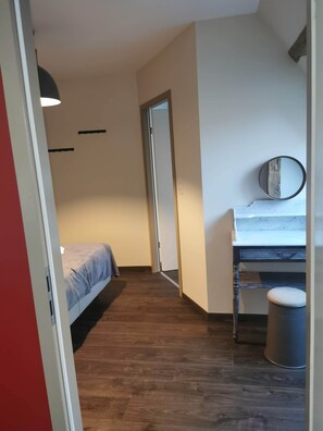 1 quarto, ferros/tábuas de passar roupa, Wi-Fi, roupa de cama