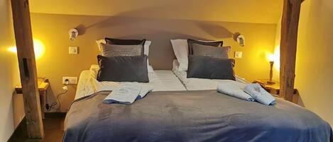 1 dormitorio, tabla de planchar con plancha, Internet y ropa de cama