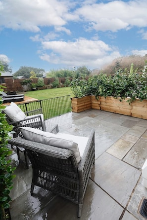 Terrace/patio - Flat/private garden, coastal walking (Penzance)