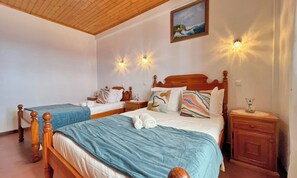 Hus, sjøutsikt | 2 soverom, strykejern/-brett, wi-fi (inkludert) og sengetøy