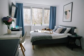 1 chambre, bureau, fer et planche à repasser, Wi-Fi gratuit