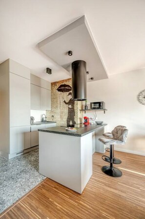 Køleskab, mikrobølgeovn, ovn, opvaskemaskine