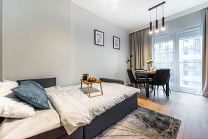 1 bedroom, desk, iron/ironing board, free WiFi - Kasprzaka29 - City View, 9th Floor, Expo by Rentujemy (Warszawa)