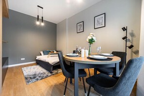 Dining - Kasprzaka29 - City View, 9th Floor, Expo by Rentujemy (Warszawa)