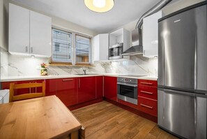 Fridge, microwave, oven, dishwasher - Wola Tower - 60m2, Balcony & View, Parks by Rentujemy (Warszawa)
