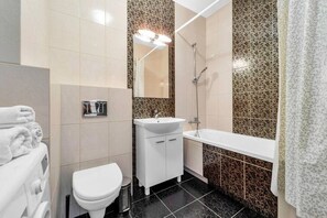Eco-friendly toiletries, hair dryer, towels - Metro Bemowo Studio - Balcony, Parking, near Metro by Rentujemy (Warszawa)