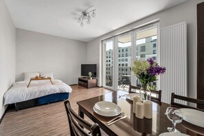 1 bedroom, desk, iron/ironing board, free WiFi - Metro Bemowo Studio - Balcony, Parking, near Metro by Rentujemy (Warszawa)