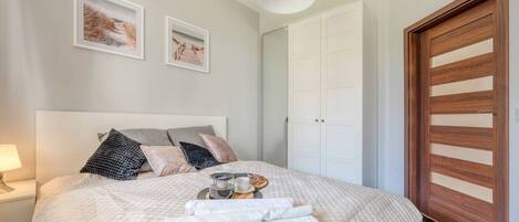 1 chambre, fer et planche Ă repasser, Wi-Fi gratuit, draps fournis