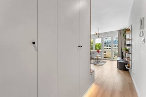 Interior - Powiśle Business Apartments - Balcony, Workspace - by Rentujemy (Warszawa)