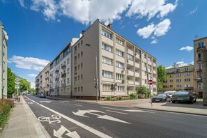 Exterior - Powiśle Business Apartments - Balcony, Workspace - by Rentujemy (Warszawa)