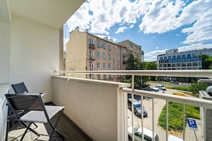 Property grounds - Powiśle Business Apartments - Balcony, Workspace - by Rentujemy (Warszawa)