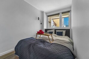 1 bedroom, iron/ironing board, free WiFi, bed sheets - Chmielna Downtown Apartments by Rentujemy (Warszawa)