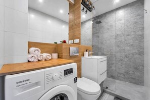 Hair dryer, towels - Chmielna Downtown Apartments by Rentujemy (Warszawa)