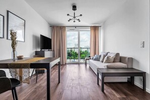 Smart TV - Galeria Północna Apt - 45m2, Parking, Balcony - by Rentujemy (Warszawa)