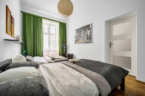 1 bedroom, iron/ironing board, free WiFi, bed sheets - Plac Zbawiciela Apartments - Top Location, Metro by Rentujemy (Warszawa)