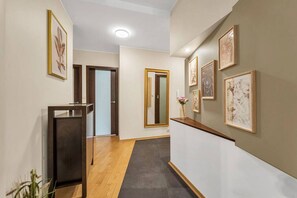 Lobby - 90m2 Prestige Suite - Parking & Jacuzzi & AirCon by Rentujemy (Warszawa)