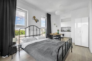 1 bedroom, desk, iron/ironing board, free WiFi - 8th Floor Downtown Warsaw Apartments N2 - Parking, City View, Balcony - by RENTUJEMY (Warszawa)